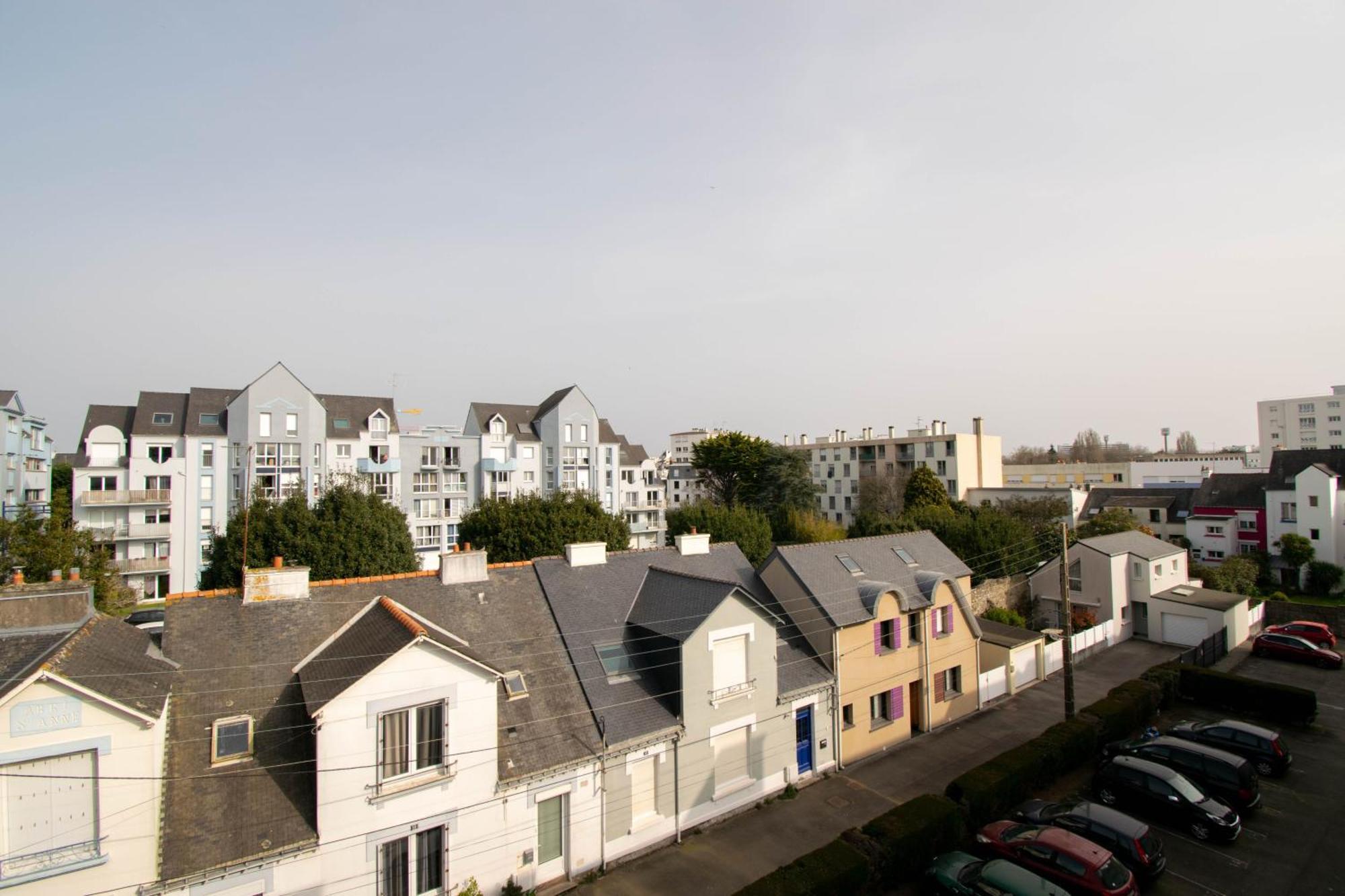 grand studio avec parking à 10 minutes des plages Lorient Exterior foto